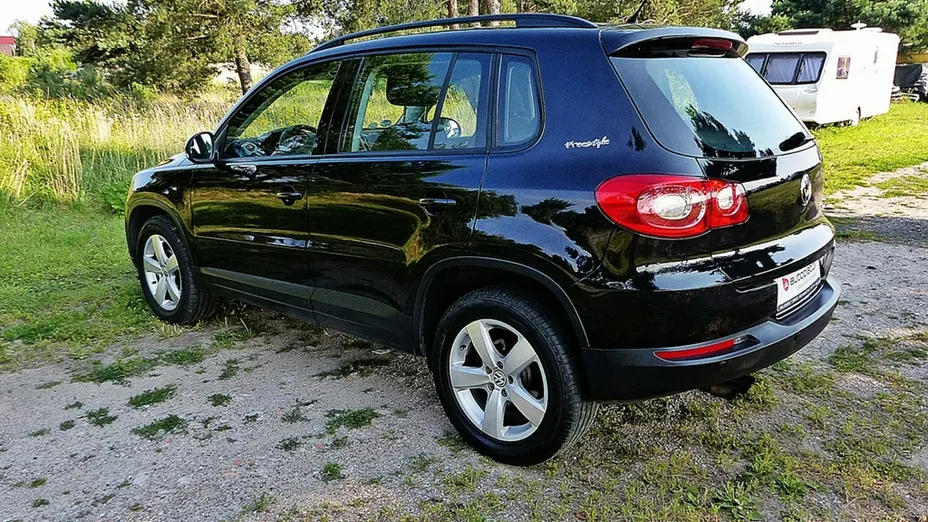 VOLKSWAGEN Tiguan -