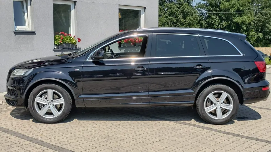 AUDI Q7 -