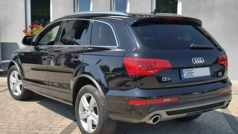 AUDI Q7 -