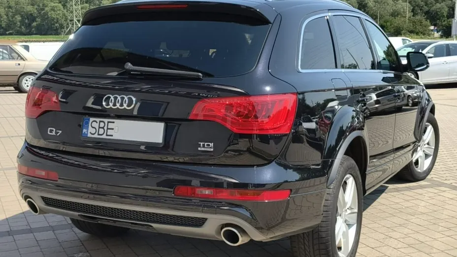 AUDI Q7 -