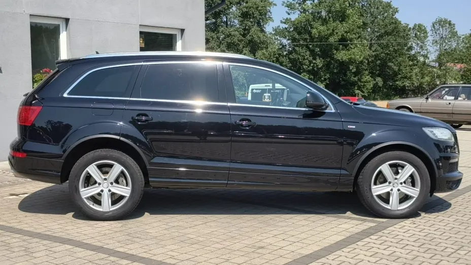 AUDI Q7 -