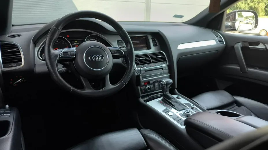 AUDI Q7 -