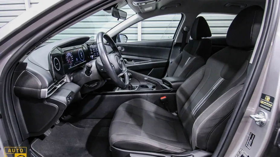 HYUNDAI Elantra -