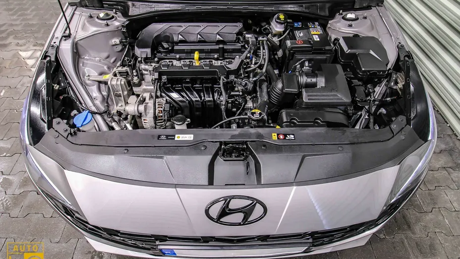 HYUNDAI Elantra -
