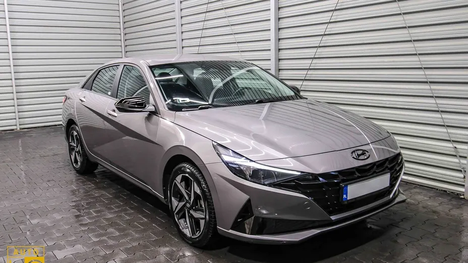 HYUNDAI Elantra -