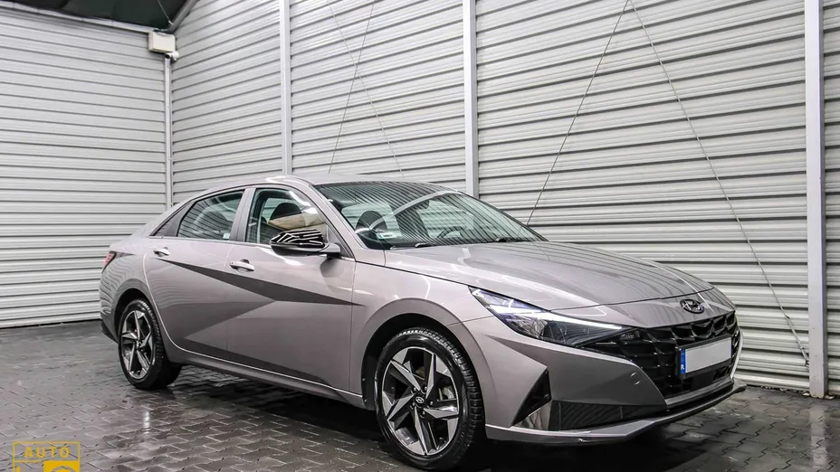 HYUNDAI Elantra -