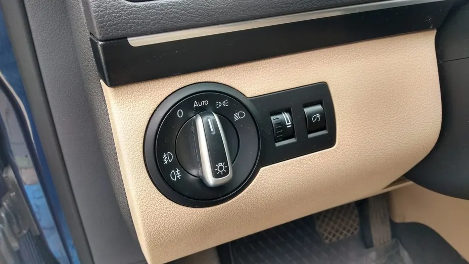 VOLKSWAGEN Touran -