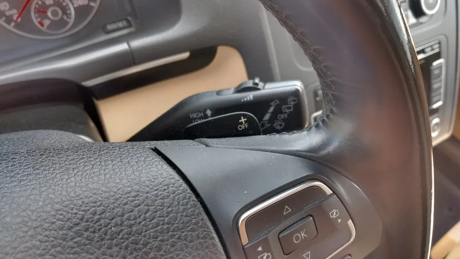 VOLKSWAGEN Touran -