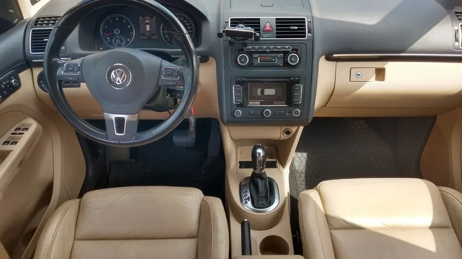 VOLKSWAGEN Touran -