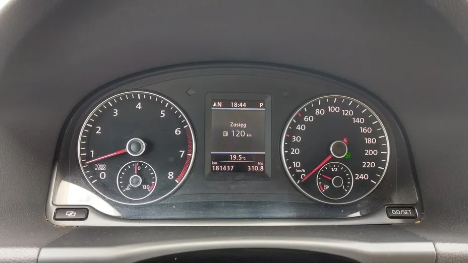 VOLKSWAGEN Touran -