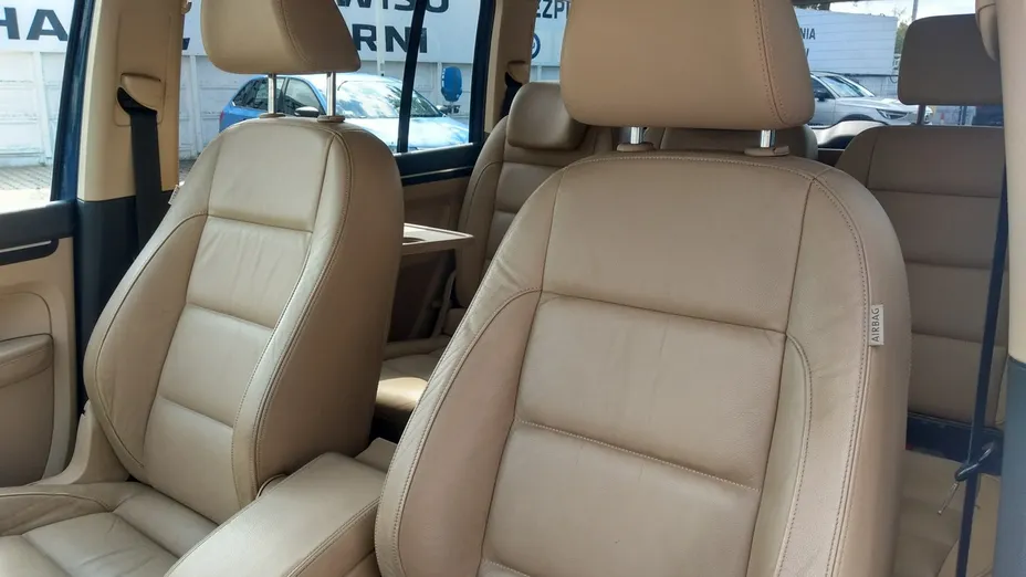 VOLKSWAGEN Touran -