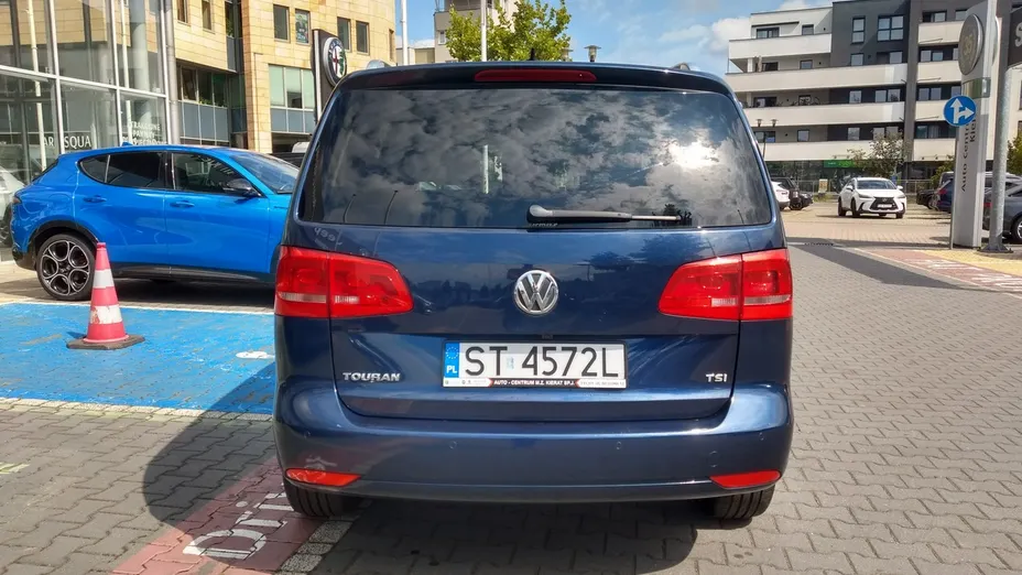 VOLKSWAGEN Touran -