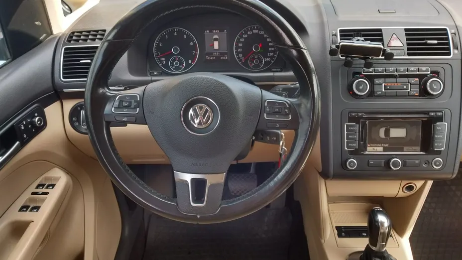 VOLKSWAGEN Touran -
