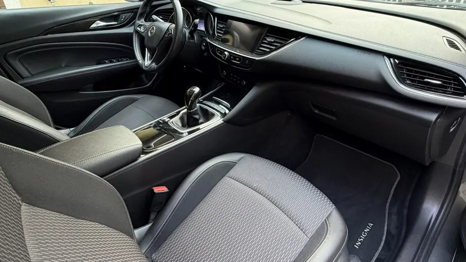 OPEL Insignia -
