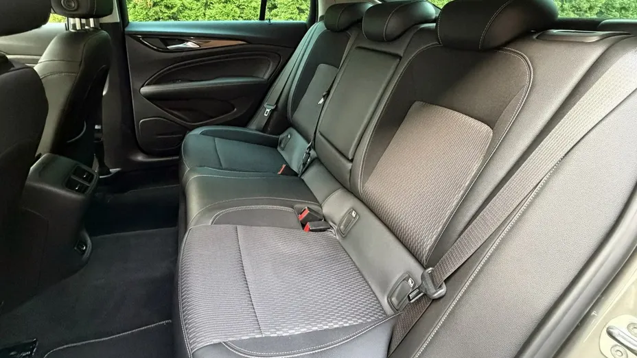 OPEL Insignia -