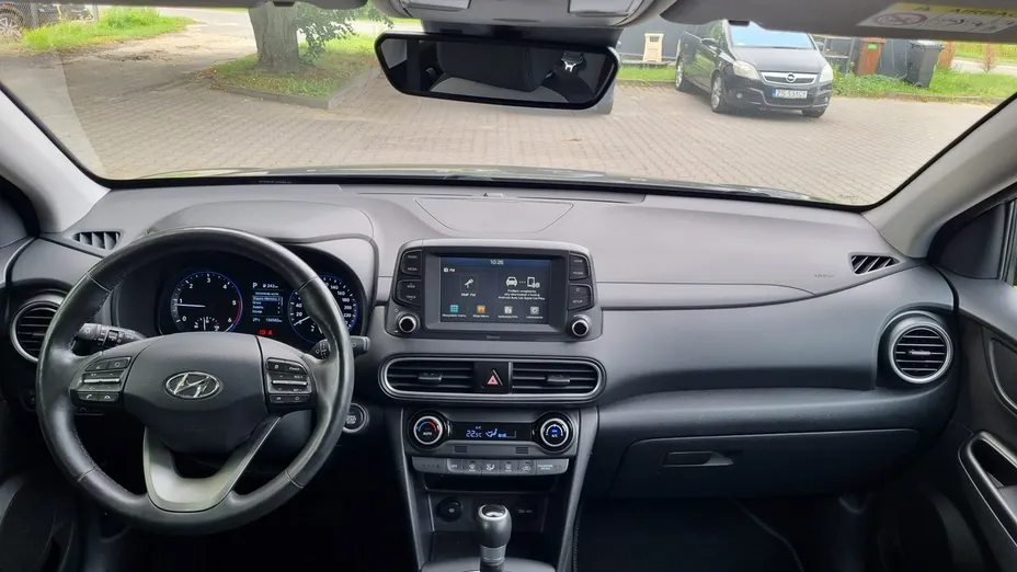 HYUNDAI Kona -