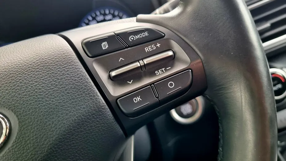 HYUNDAI Kona -