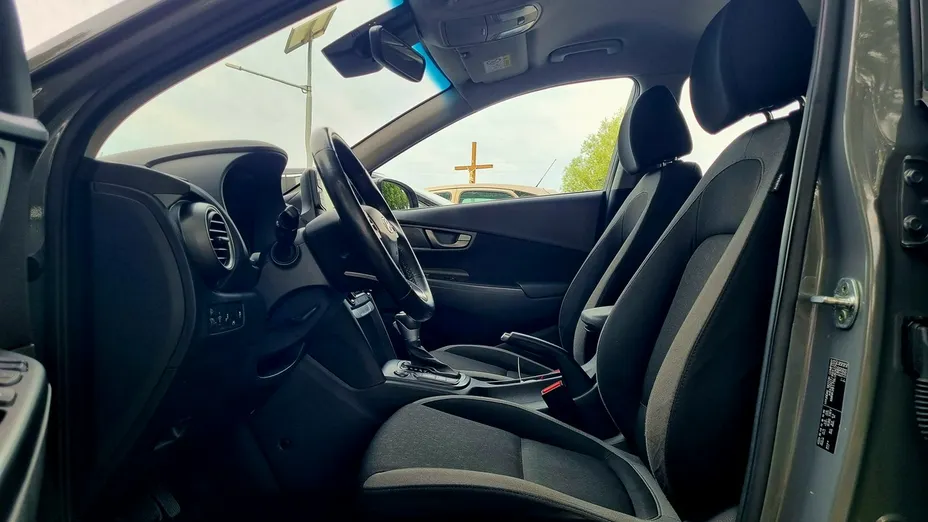 HYUNDAI Kona -