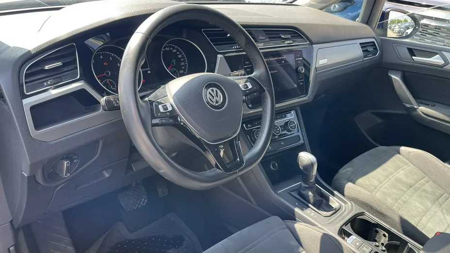 VOLKSWAGEN Touran -