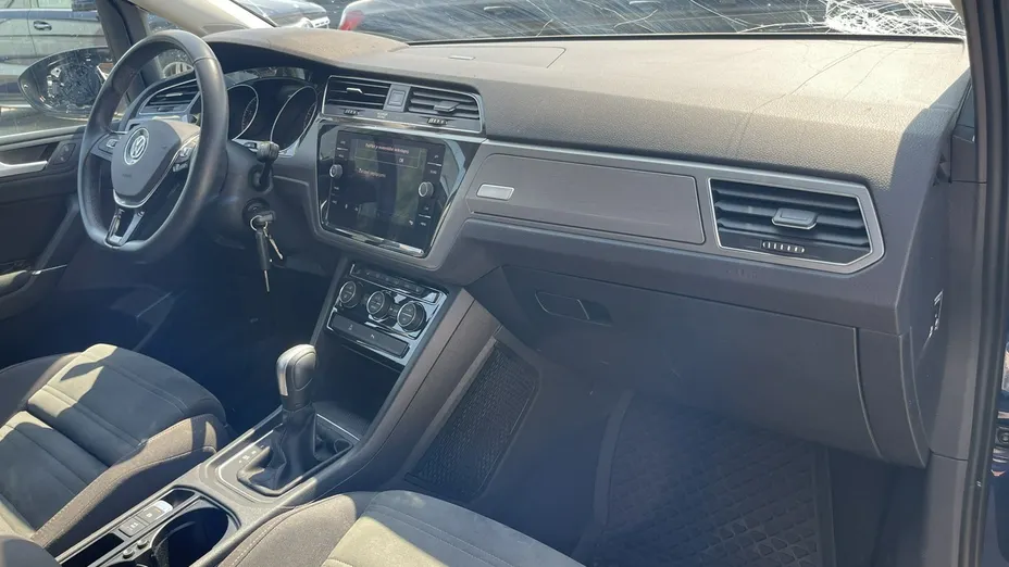 VOLKSWAGEN Touran -