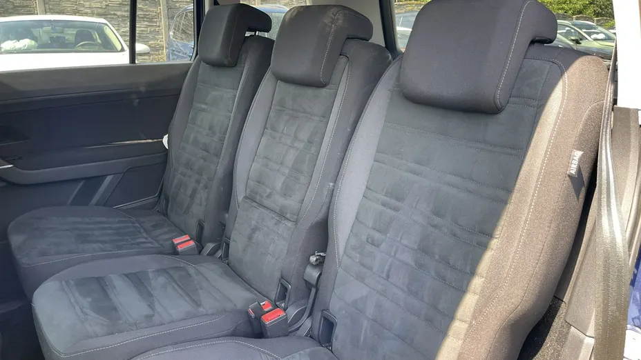 VOLKSWAGEN Touran -