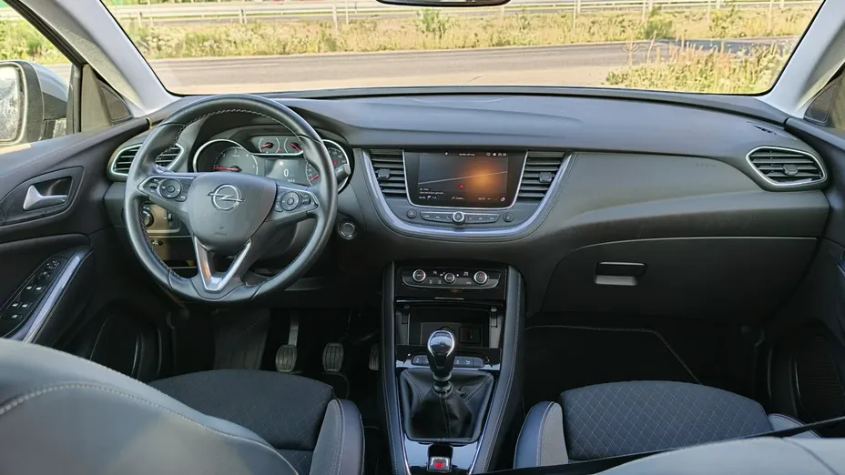 OPEL Grandland X -