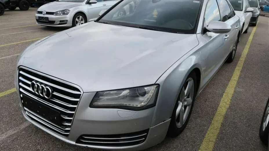 AUDI A8 -