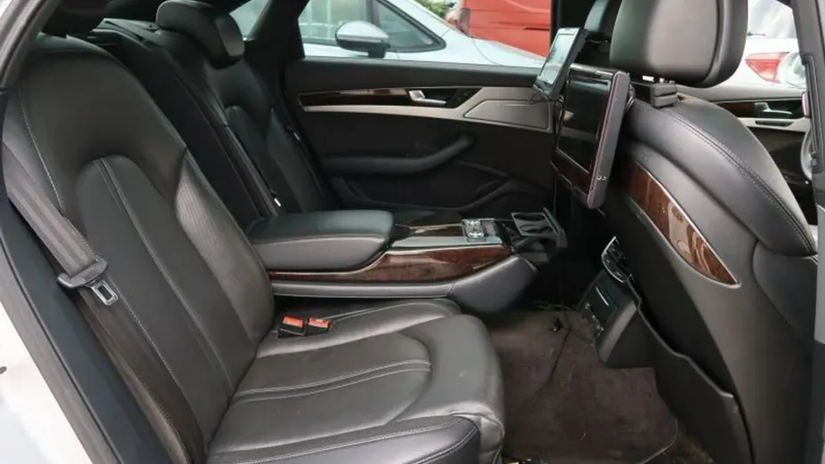 AUDI A8 -