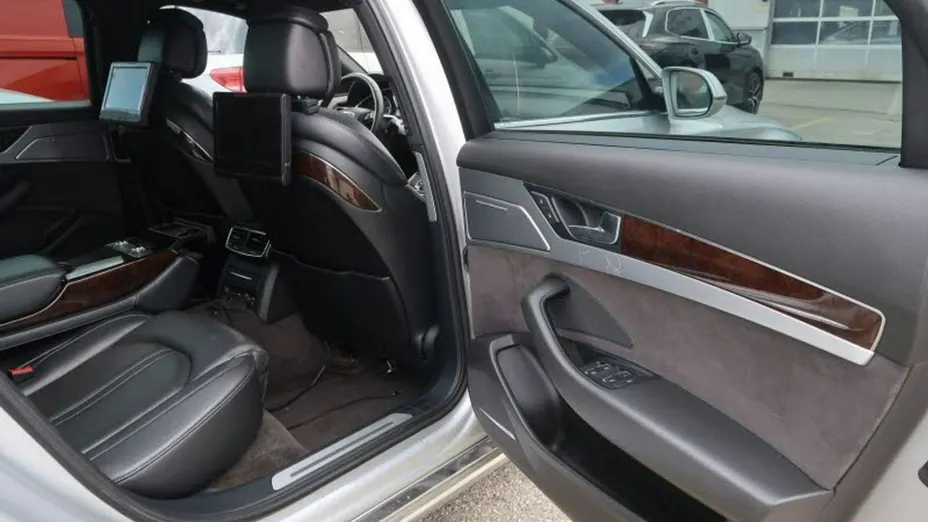 AUDI A8 -