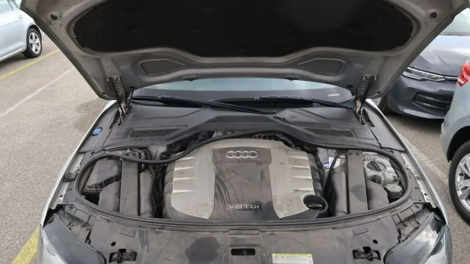 AUDI A8 -