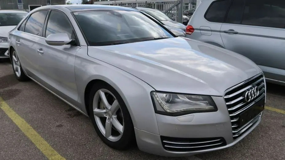 AUDI A8 -
