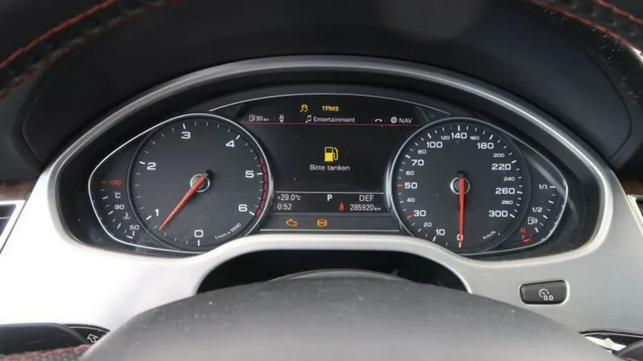 AUDI A8 -