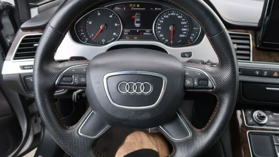 AUDI A8 -