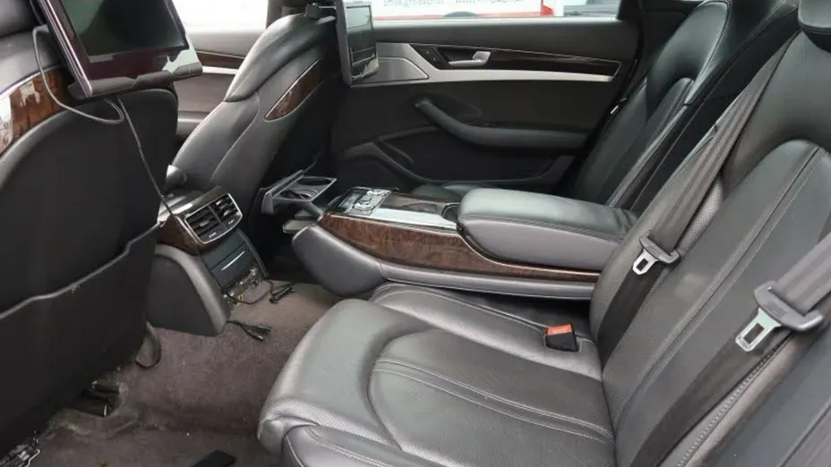 AUDI A8 -