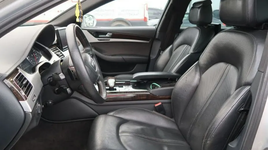 AUDI A8 -