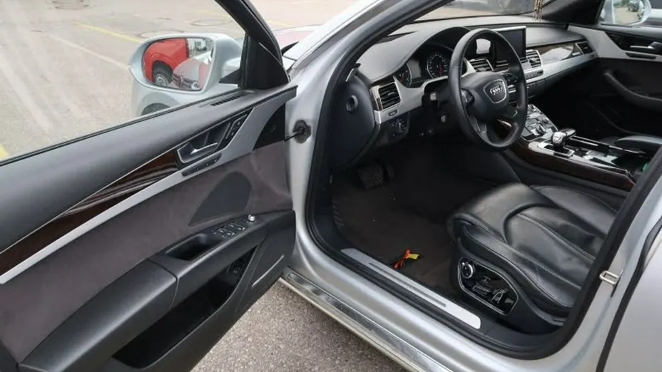 AUDI A8 -