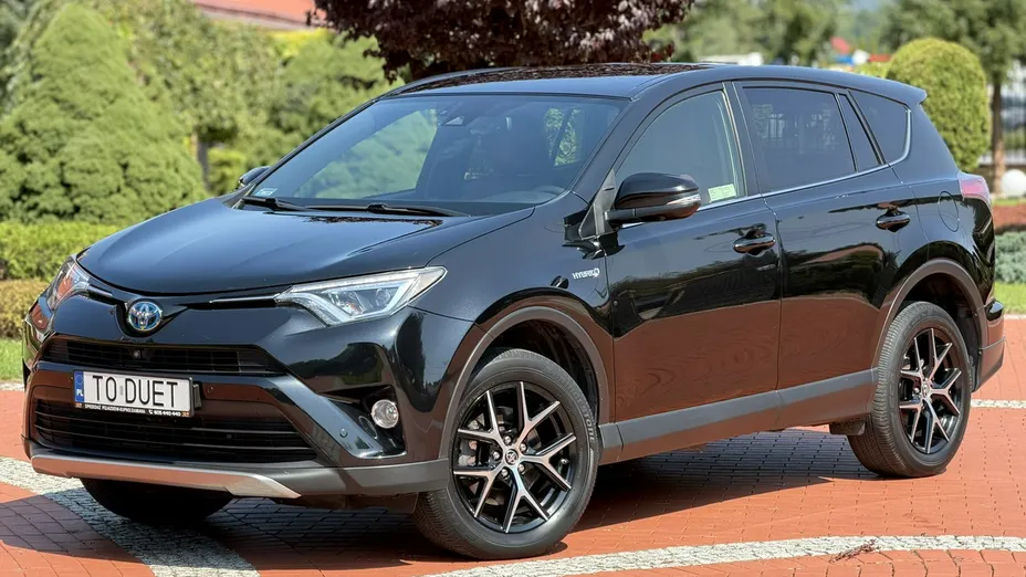 TOYOTA RAV4 -