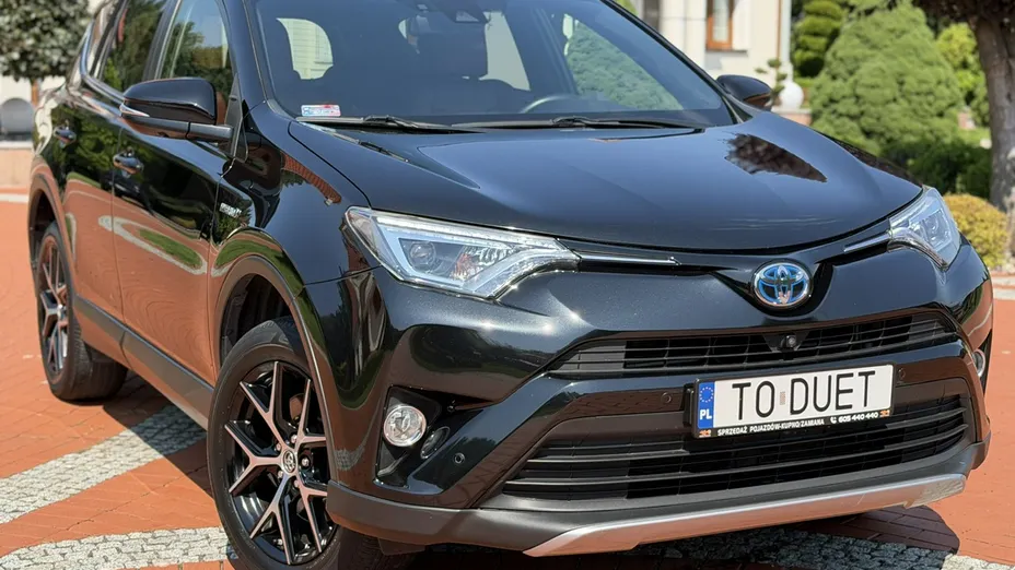 TOYOTA RAV4 -