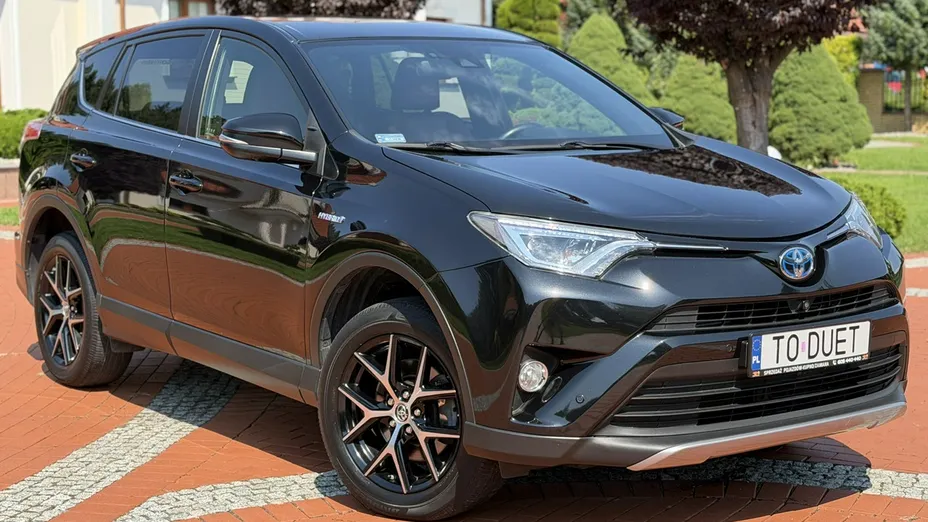 TOYOTA RAV4 -