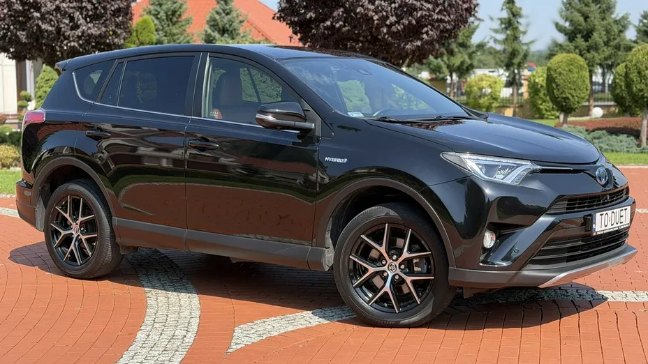 TOYOTA RAV4 -
