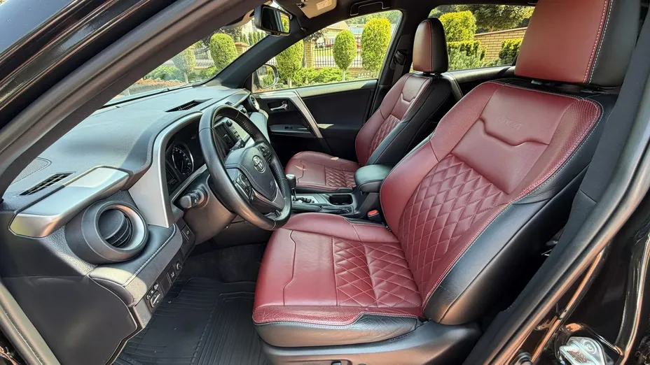 TOYOTA RAV4 -
