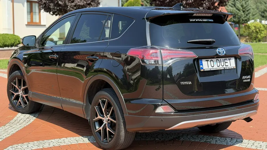 TOYOTA RAV4 -