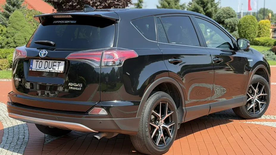 TOYOTA RAV4 -
