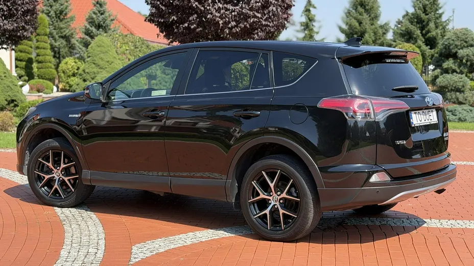 TOYOTA RAV4 -