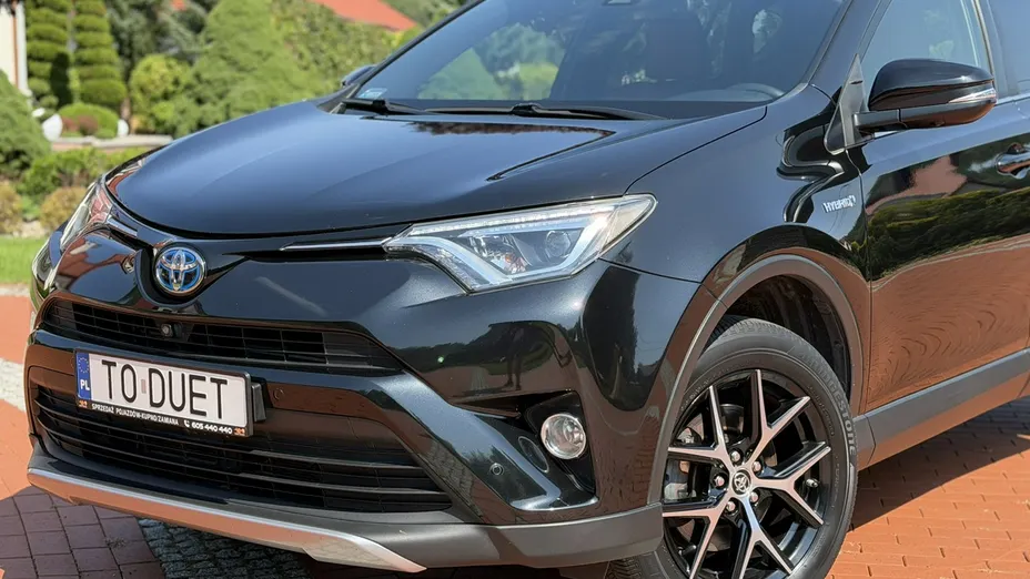 TOYOTA RAV4 -