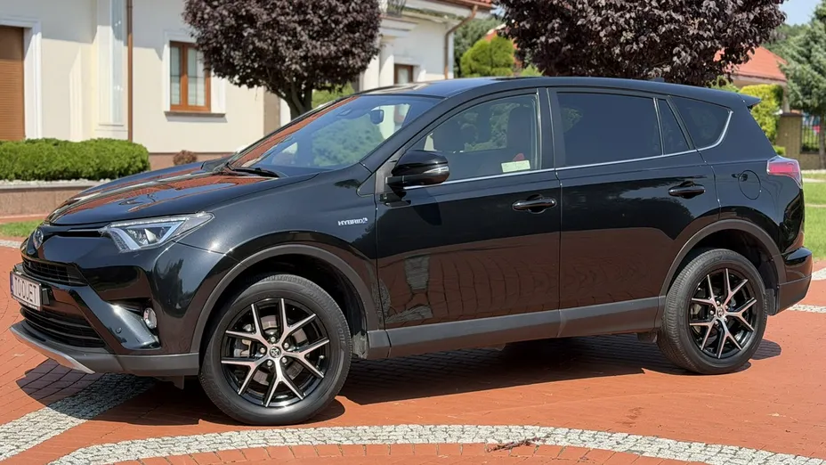 TOYOTA RAV4 -