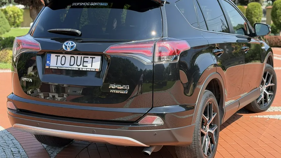 TOYOTA RAV4 -