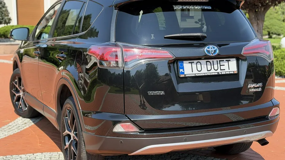 TOYOTA RAV4 -