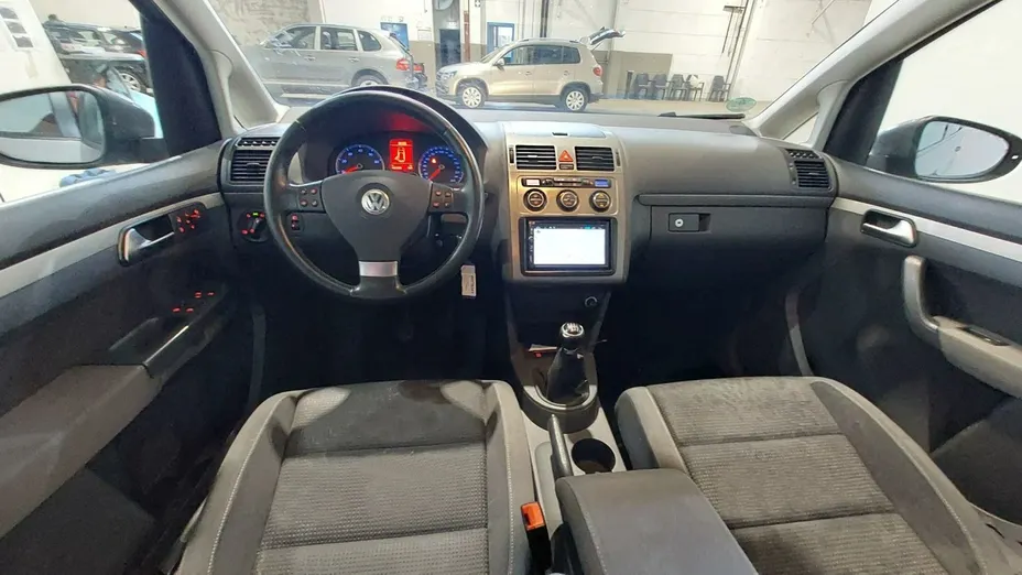 VOLKSWAGEN Touran -