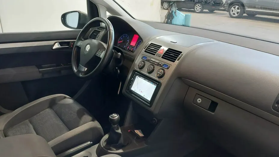 VOLKSWAGEN Touran -